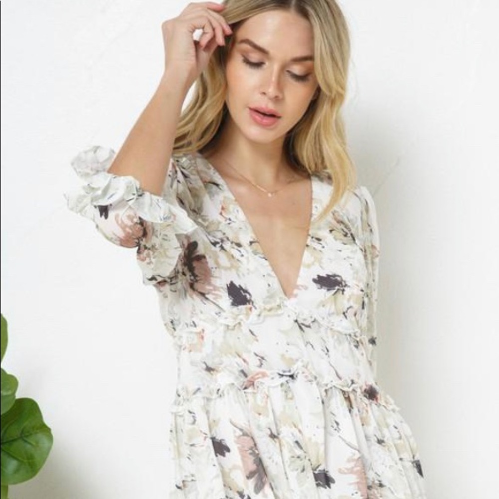 Floral flutter ruffle mini dress Medium